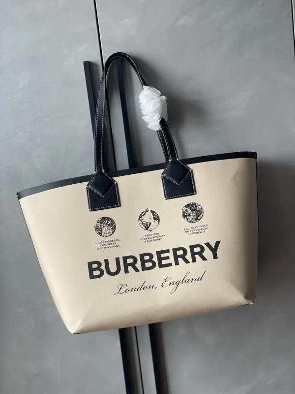 Burberry bag - rep bags