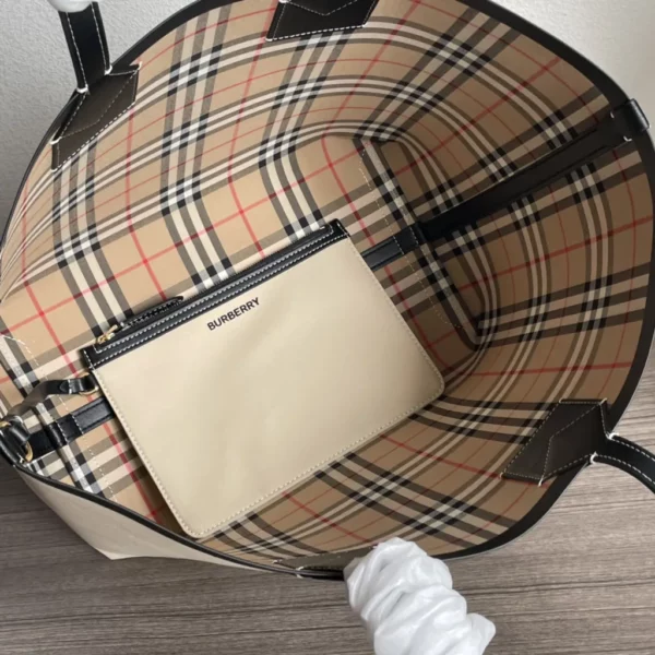 Burberry bag - rep bags