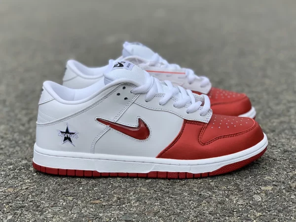 Supreme x Nike SB Dunk Low - Replica shoes