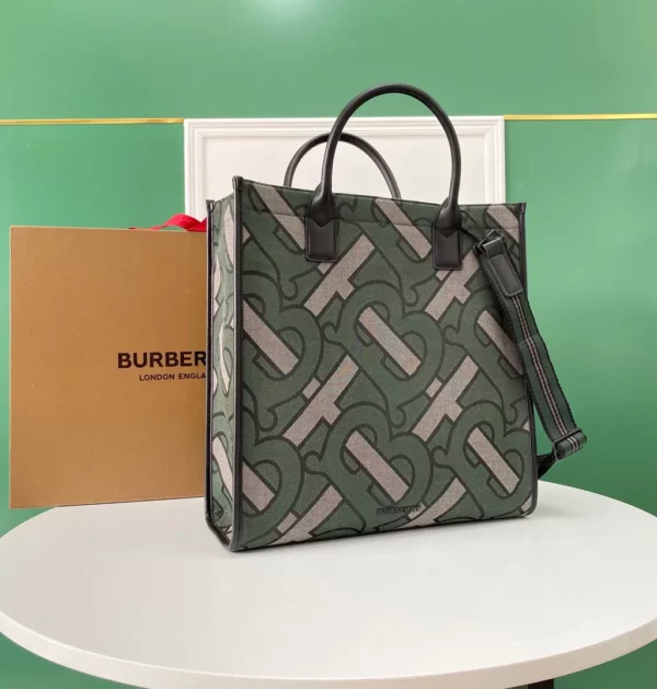 Burberry bag - rep bags