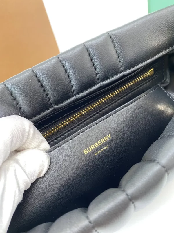 Burberry bag - rep bags