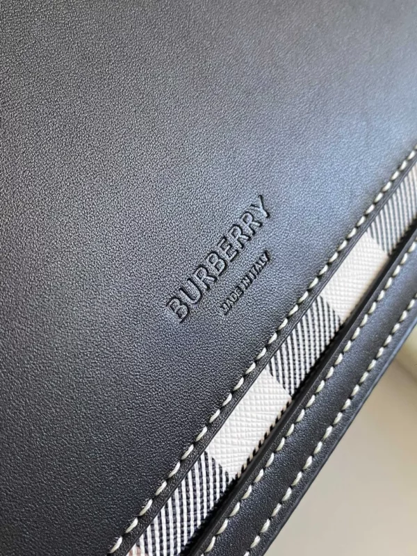 Burberry bag - rep bags