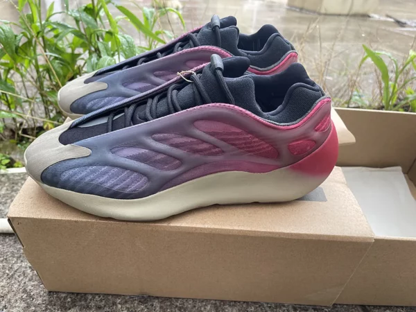 Adidas Yeezy 700 V3 Fade Carbon-05-27 - Replica shoes