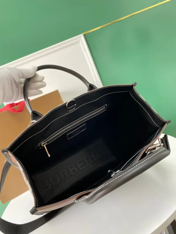 Burberry bag - rep bags