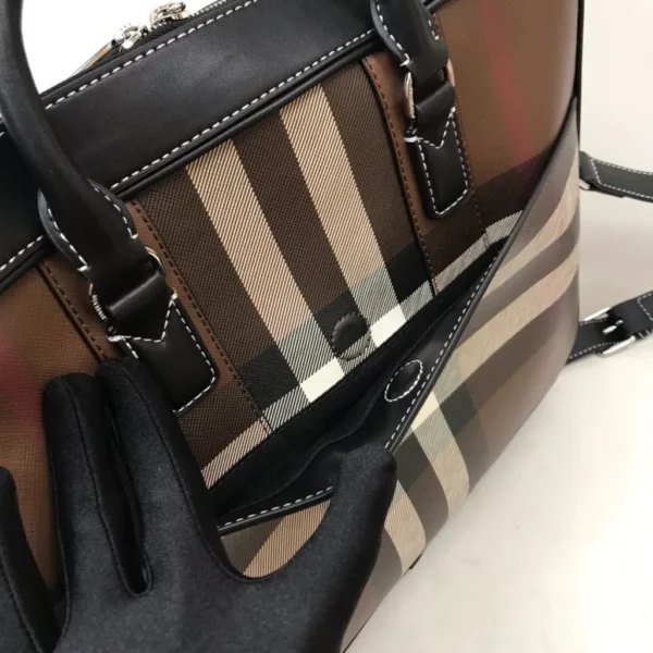 Burberry bag - rep bags