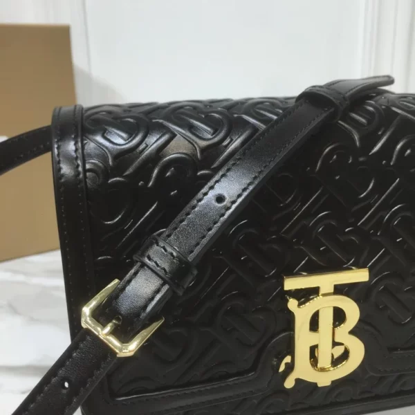 Burberry bag - rep bags