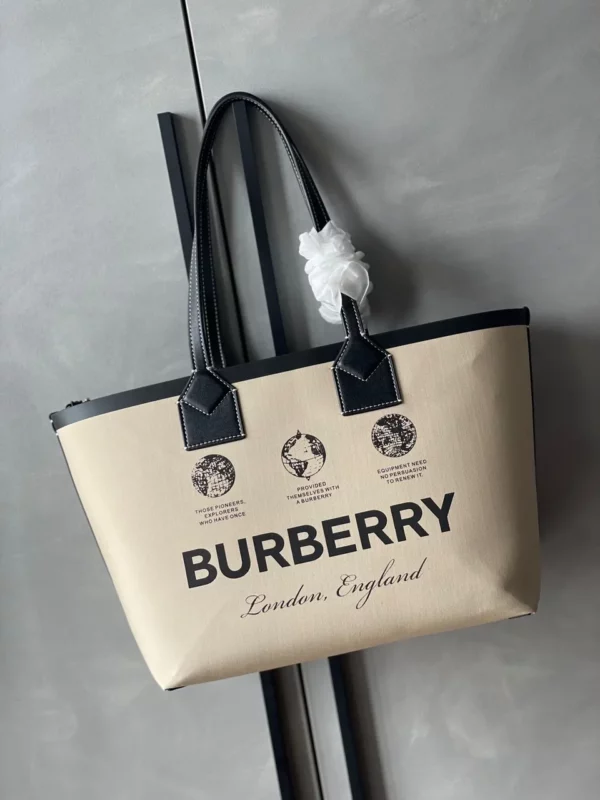 Burberry bag - rep bags