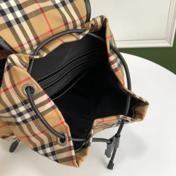 Burberry bag - rep bags