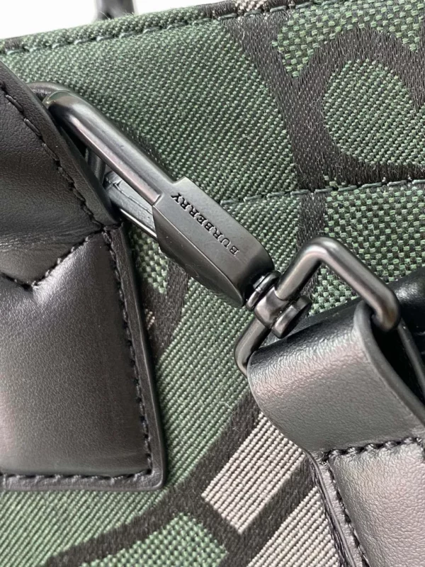 Burberry bag - rep bags