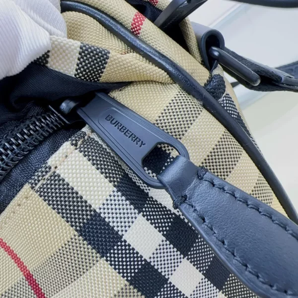 Burberry bag - rep bags