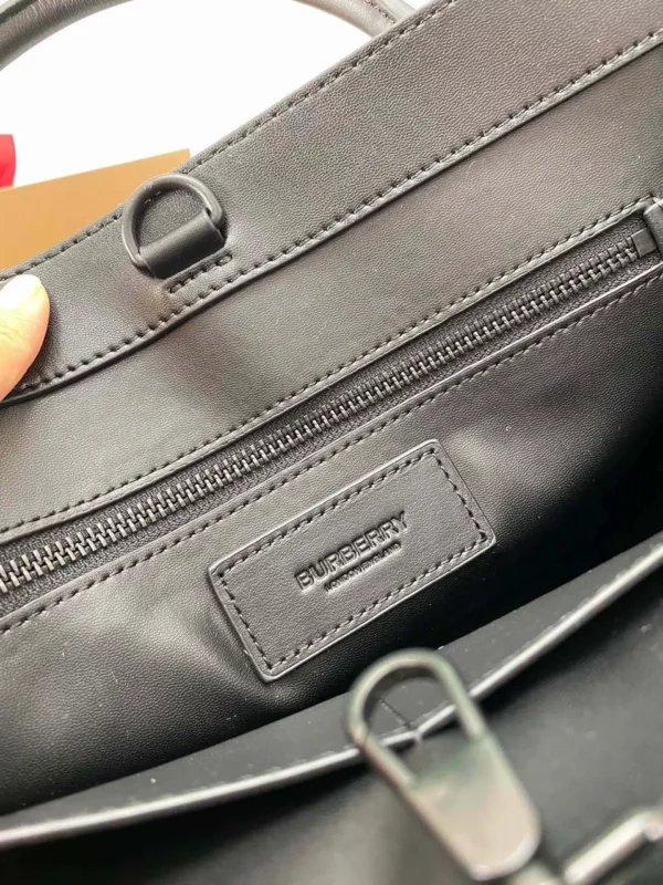 Burberry bag - rep bags