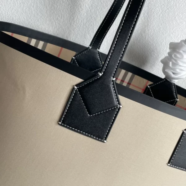 Burberry bag - rep bags