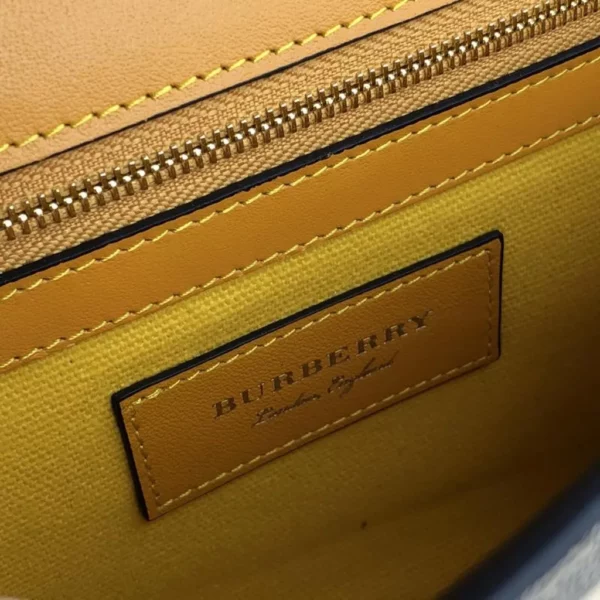 Burberry bag - rep bags