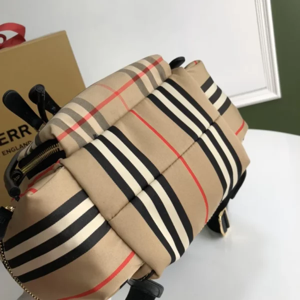 Burberry bag - rep bags