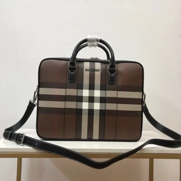 Burberry bag - rep bags