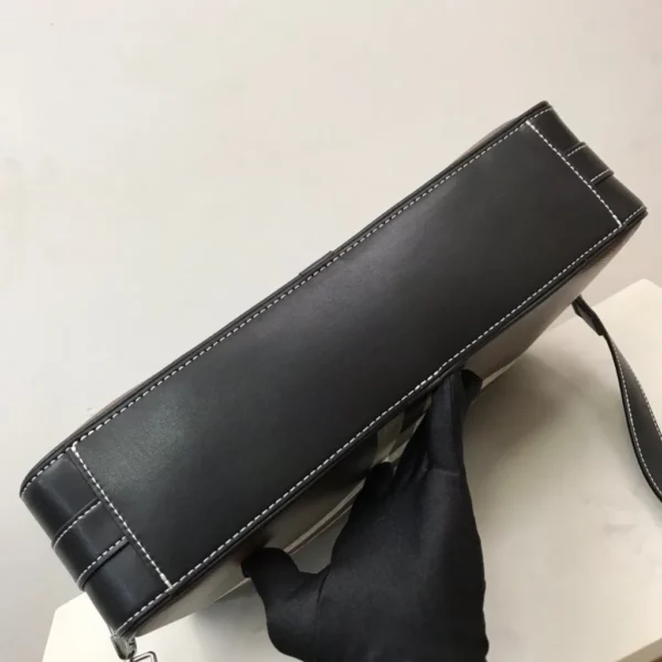 Burberry bag - rep bags