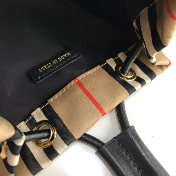 Burberry bag - rep bags