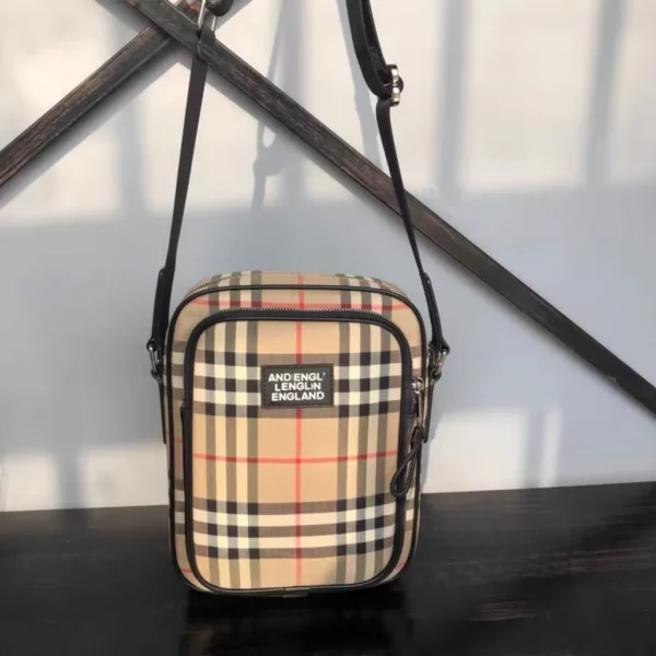 Burberry bag - rep bags