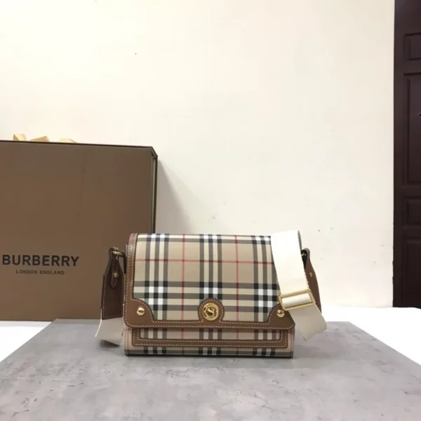 Burberry bag - rep bags