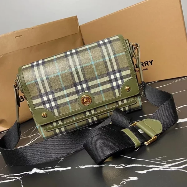 Burberry bag - rep bags