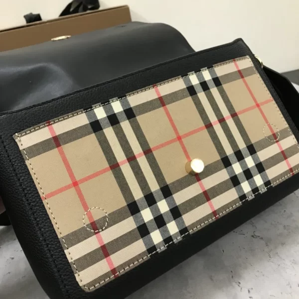 Burberry bag - rep bags