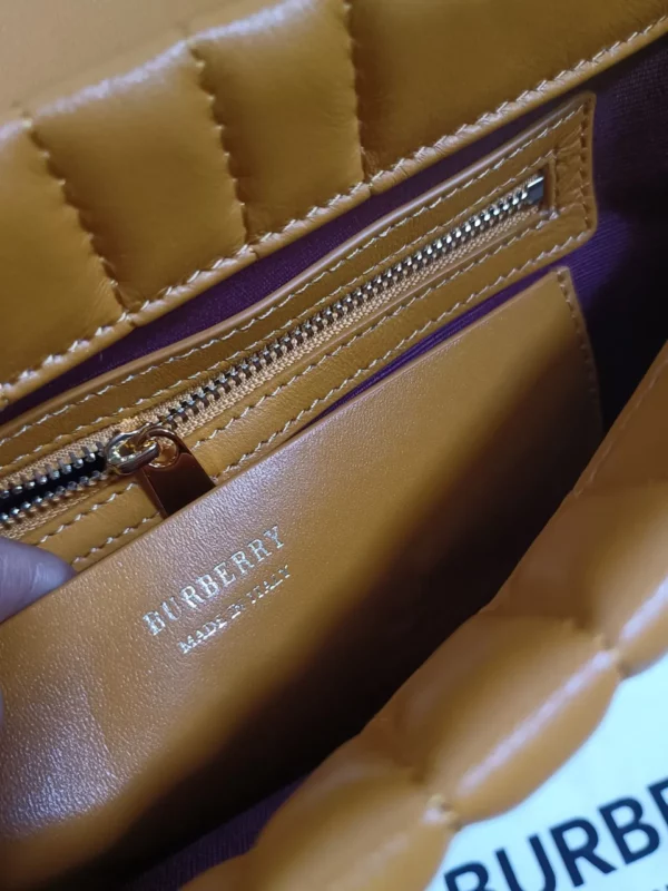 Burberry bag - rep bags