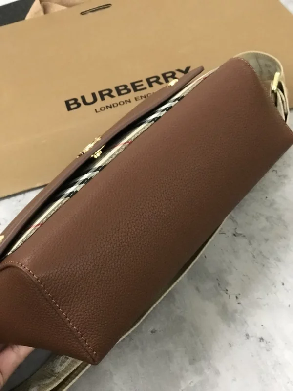 Burberry bag - rep bags