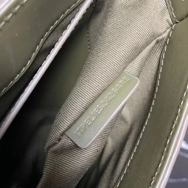 Burberry bag - rep bags