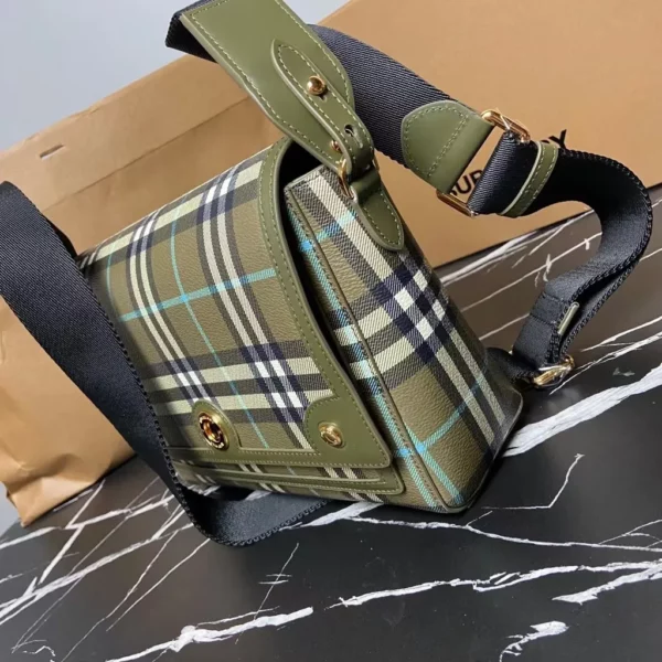 Burberry bag - rep bags