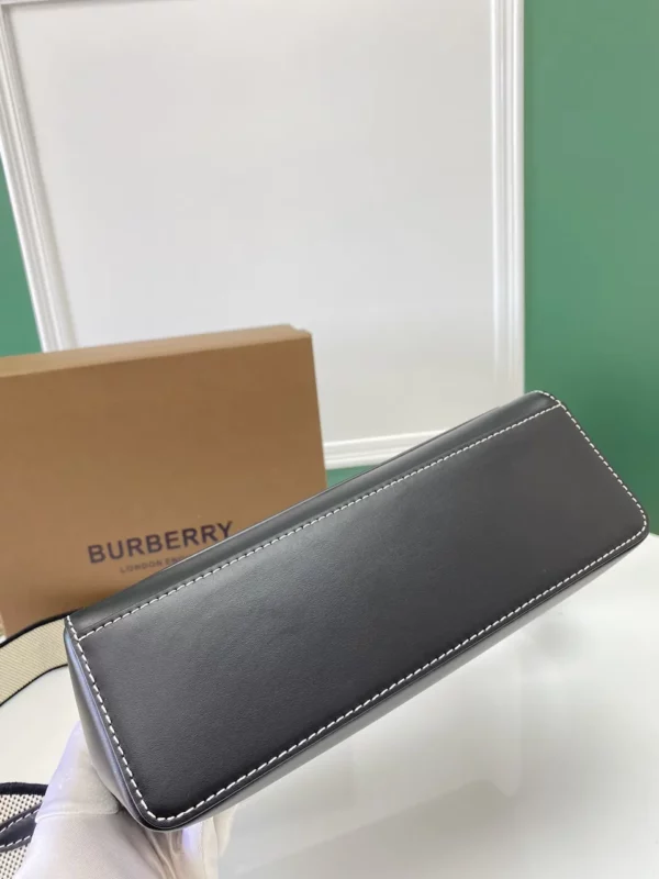 Burberry bag - rep bags