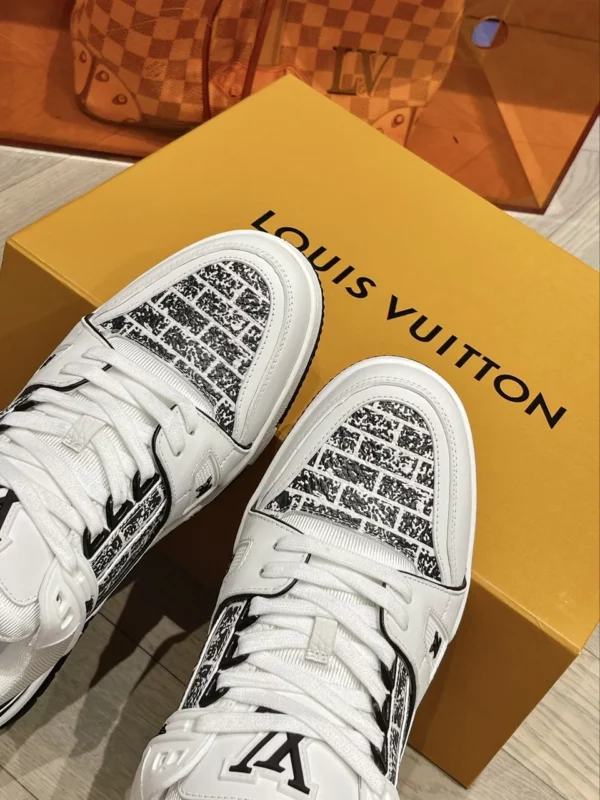 Louis Vuitton shoes - rep shoes