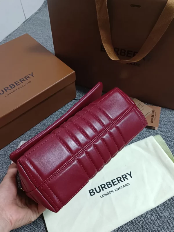 Burberry bag - rep bags