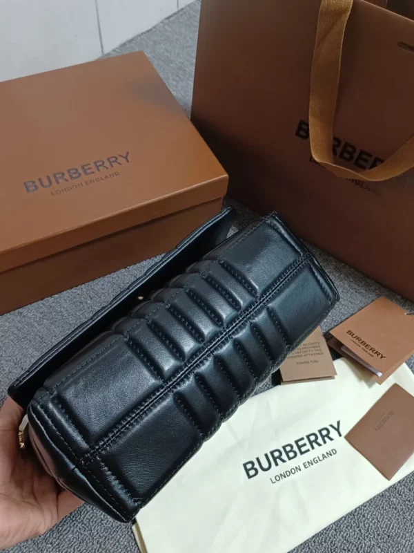 Burberry bag - rep bags