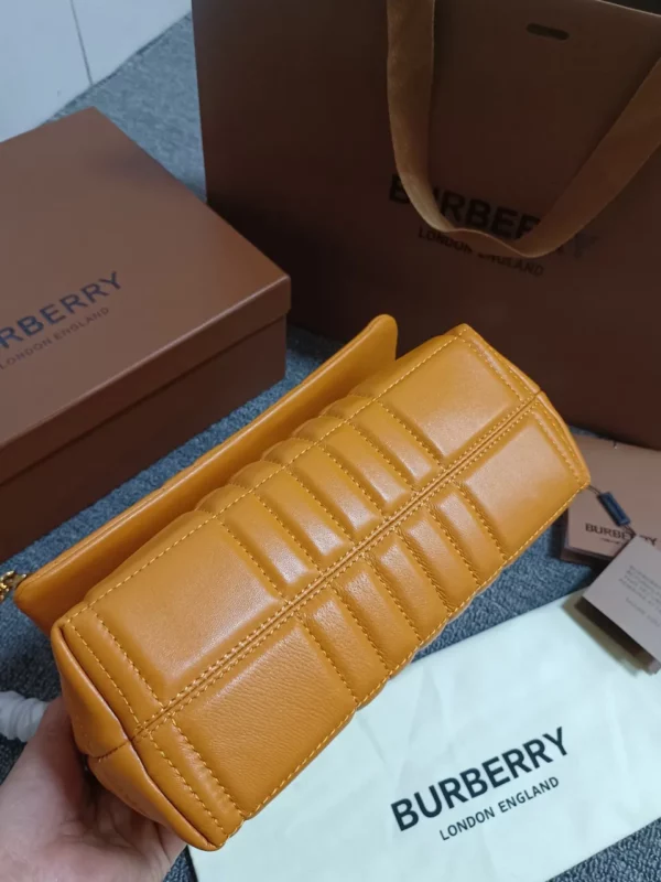 Burberry bag - rep bags