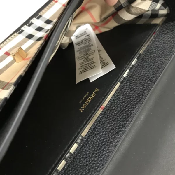 Burberry bag - rep bags