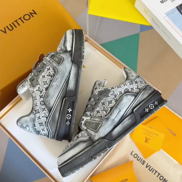 Louis Vuitton shoes - rep shoes