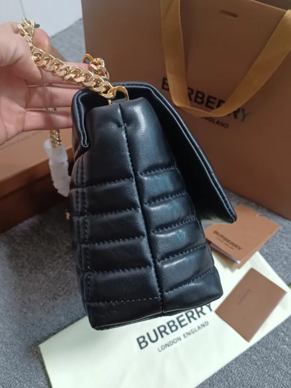 Burberry bag - rep bags