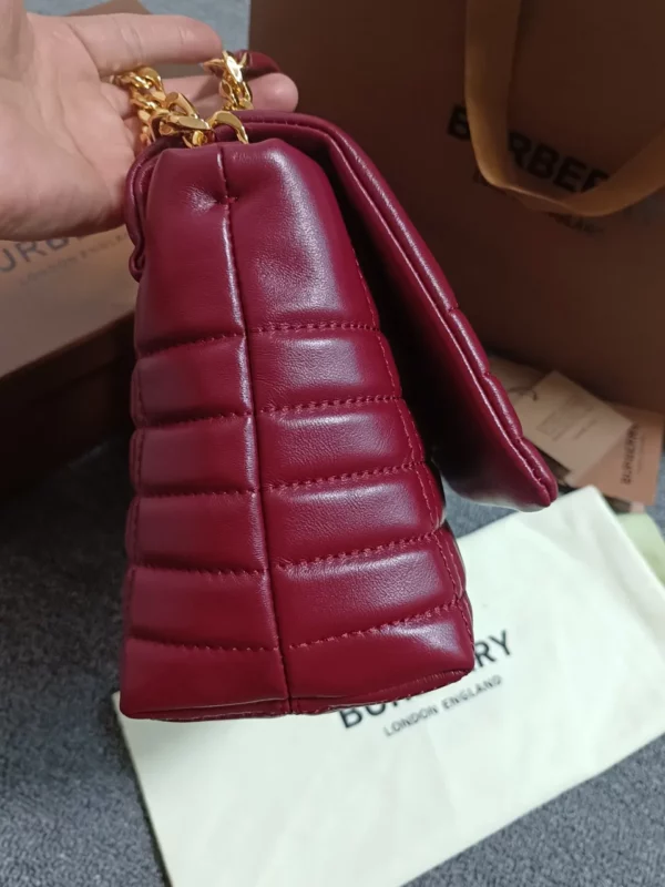 Burberry bag - rep bags