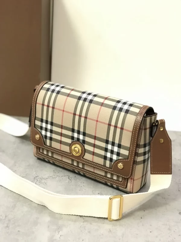 Burberry bag - rep bags