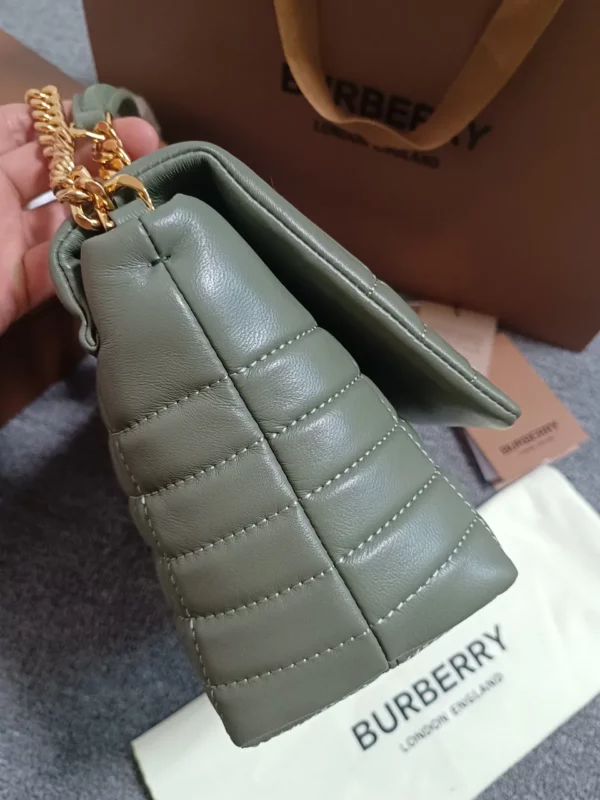 Burberry bag - rep bags