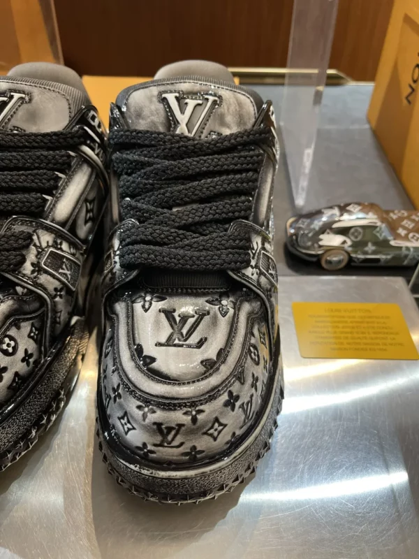 Louis Vuitton shoes - rep shoes