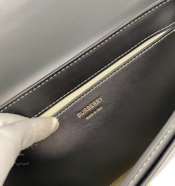 Burberry bag - rep bags