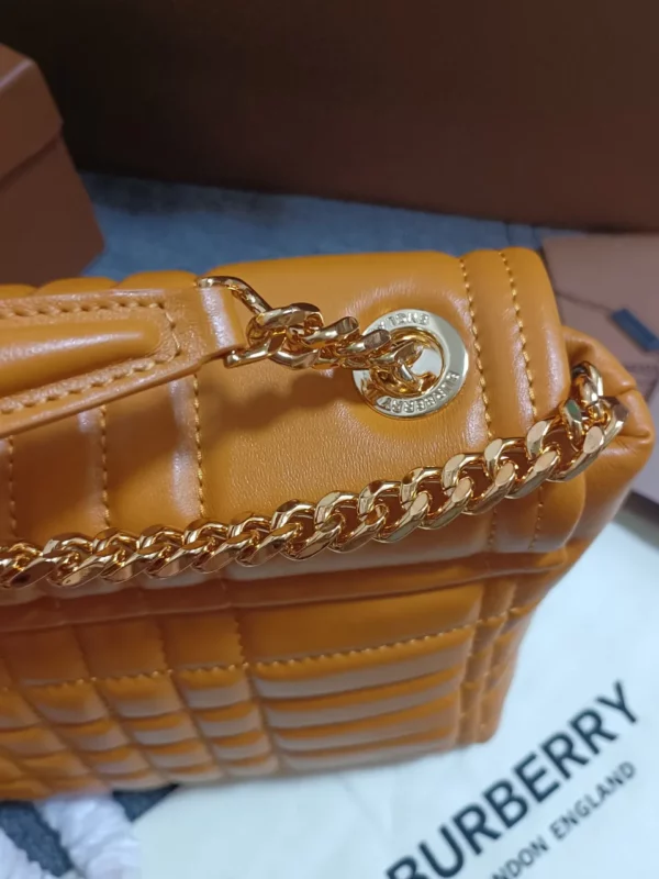 Burberry bag - rep bags