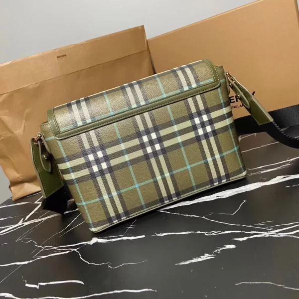 Burberry bag - rep bags