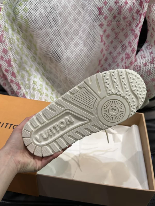 Louis Vuitton shoes - rep shoes