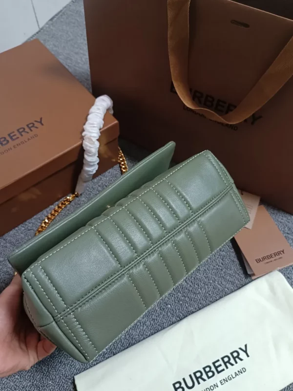 Burberry bag - rep bags