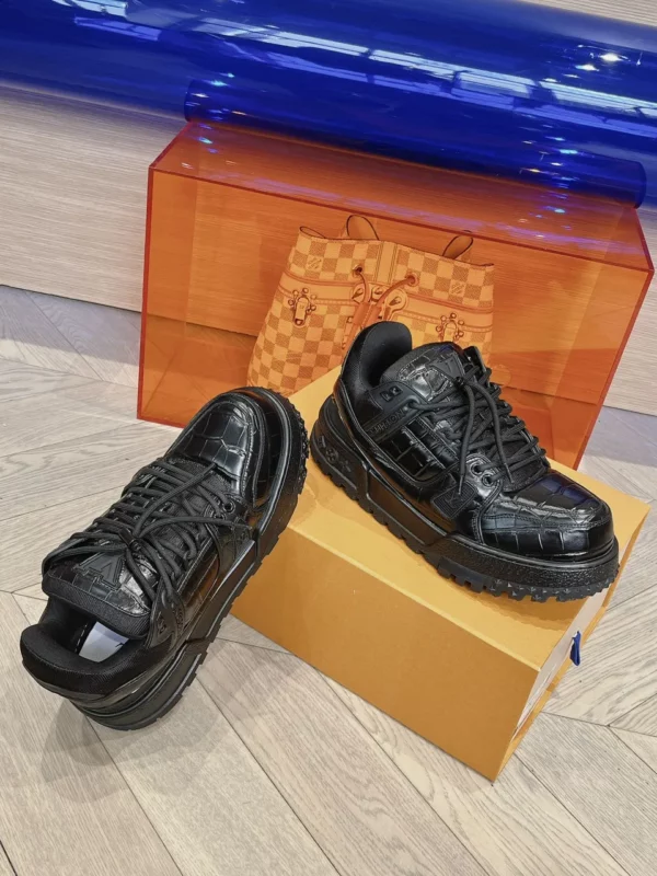 Louis Vuitton shoes - rep shoes