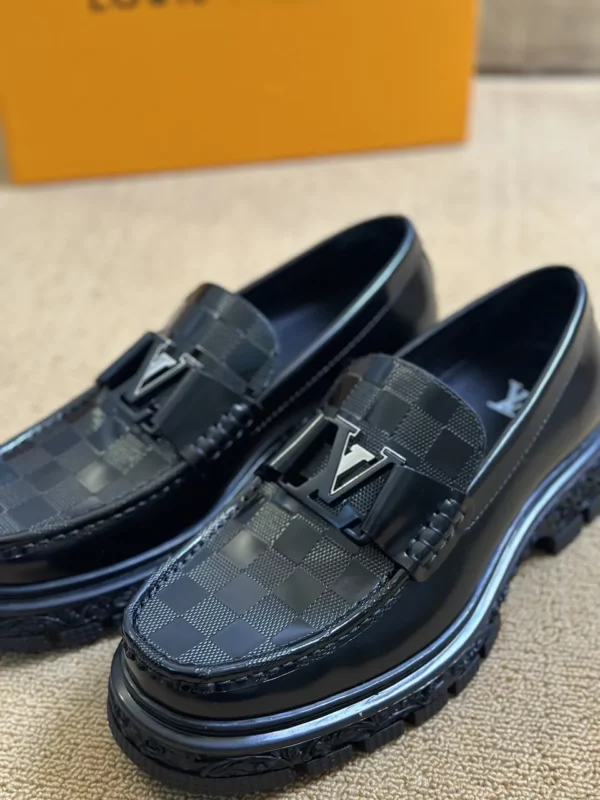 Louis Vuitton shoes - rep shoes