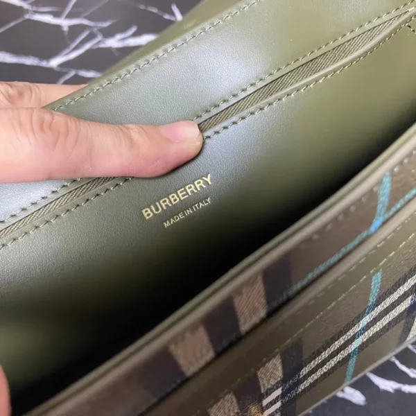 Burberry bag - rep bags