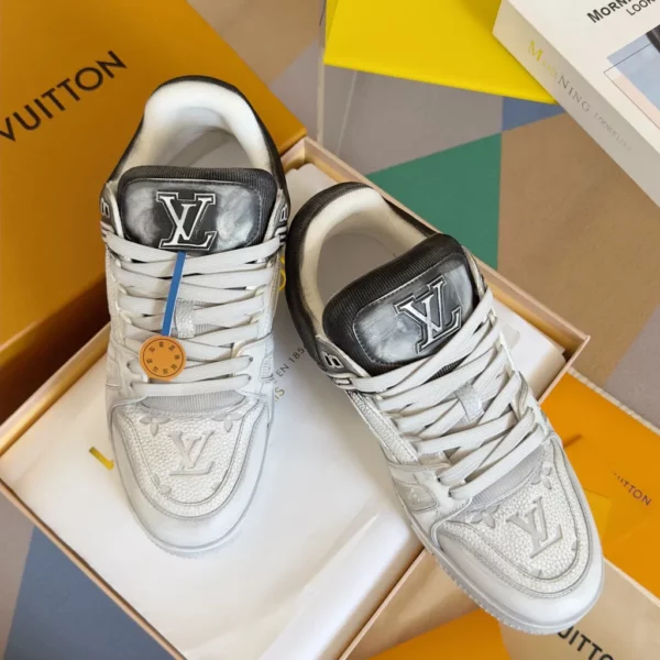 Louis Vuitton shoes - rep shoes